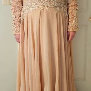 Gorgeous wedding dress NWOT